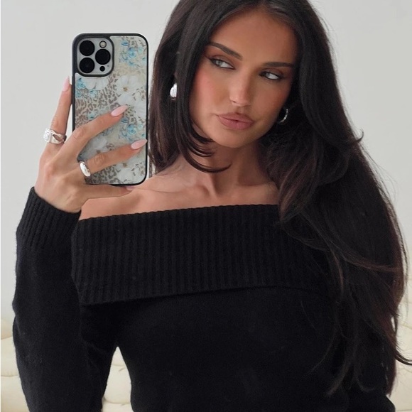 2 New Princess Polly iPhone 14 cases - Picture 2 of 5